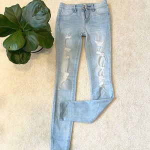 Distressed skinny jeans/jeggings